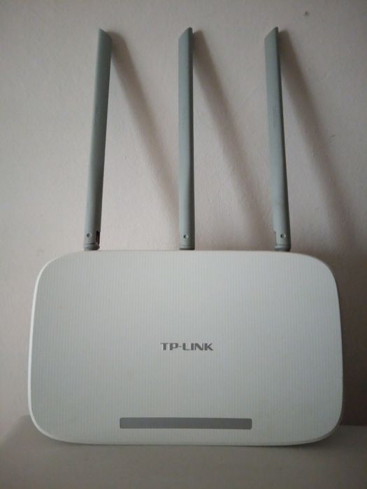 Wi-Fi рутери / суич (Ethernet switch)