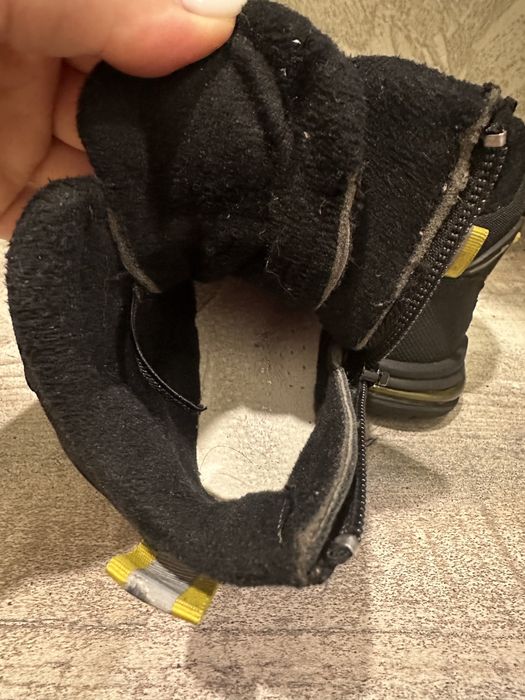 Продам детскую обувь