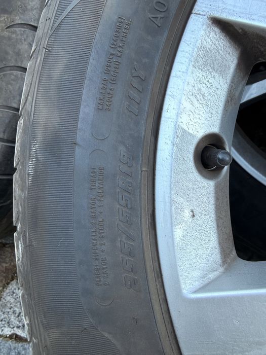 Отлични оригинални джанти с гуми 255/55/19 Goodyaer от audi Q7
