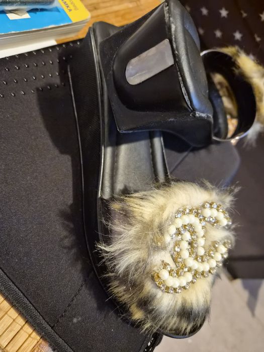 Сабо -елегантно с красива физия