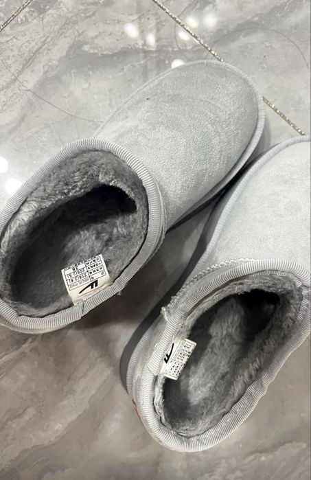 Продам угги новые