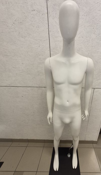 Манекени със стойка