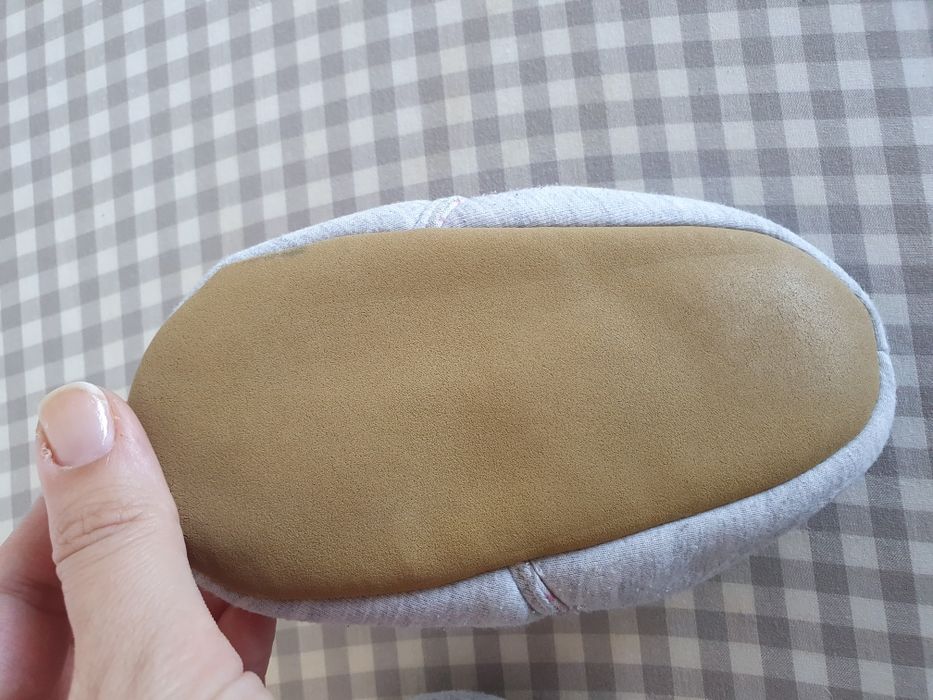 Incaltari antiderapante catelusi catei marca Penti marime 2 ani sosete