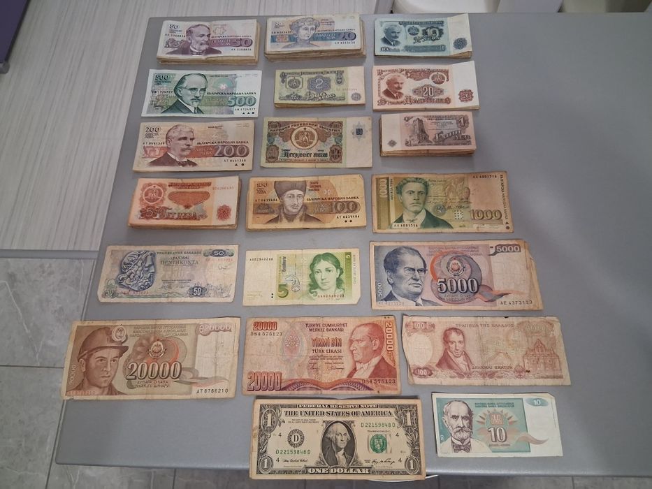 стари банкноти и монети солидно количество цената е за  всичко