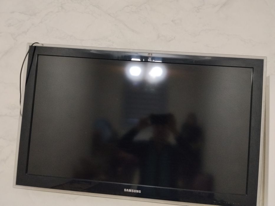 Tilivizur 43 talik samsung sotiladi tuneri aloxida