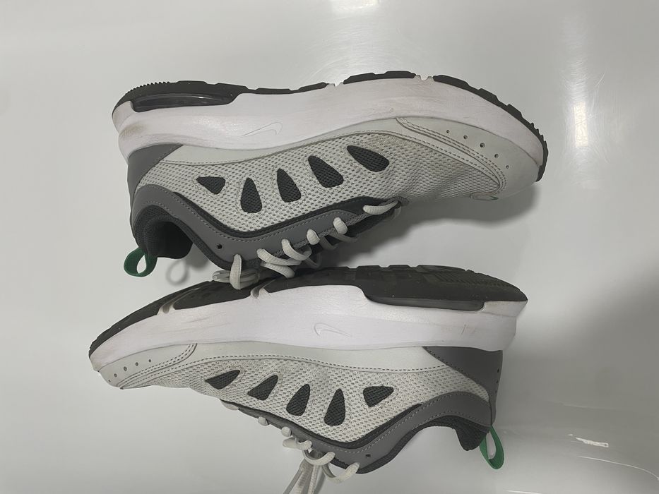 Продам оригинальные кроссовки Nike Air