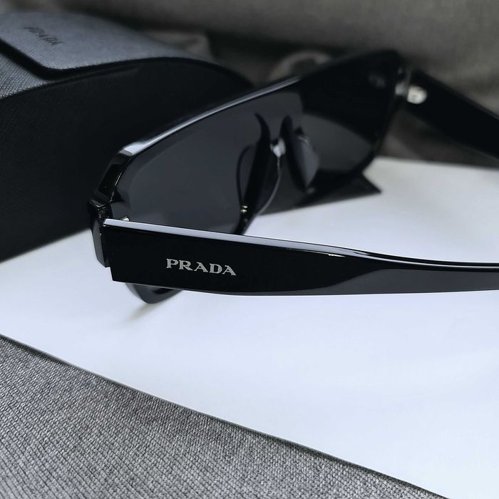 Солнцезащитные очки PR