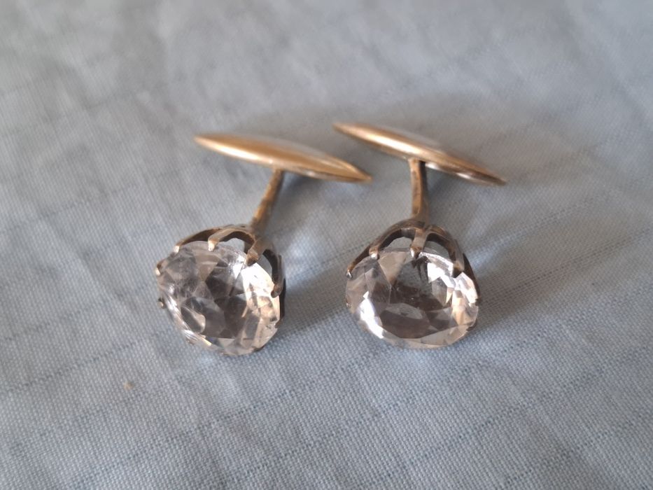 Запонки серебряные.