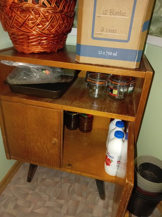 Столик постельный, тумбочки зеркало