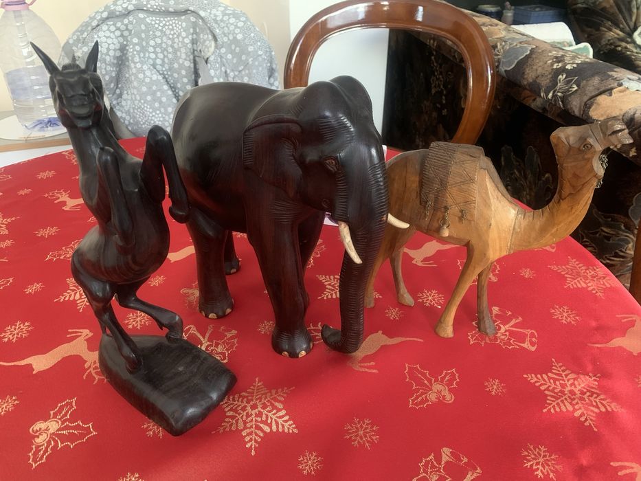 Statuiete din lemn exotic