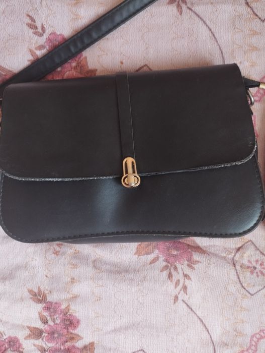 Сумка женская ,черного цвета + водолазка желтая в подарок