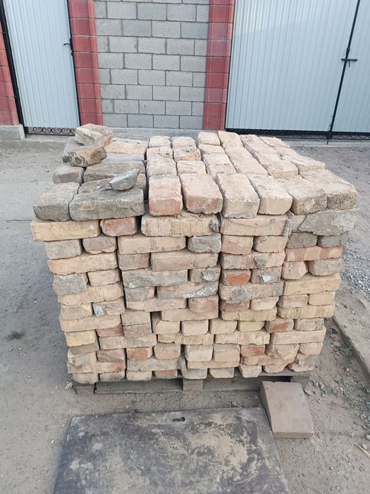 Продан красные керпичи