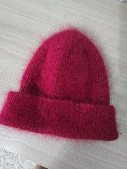 Продам шапку с ангоры .Почти новая .Производство-Россия