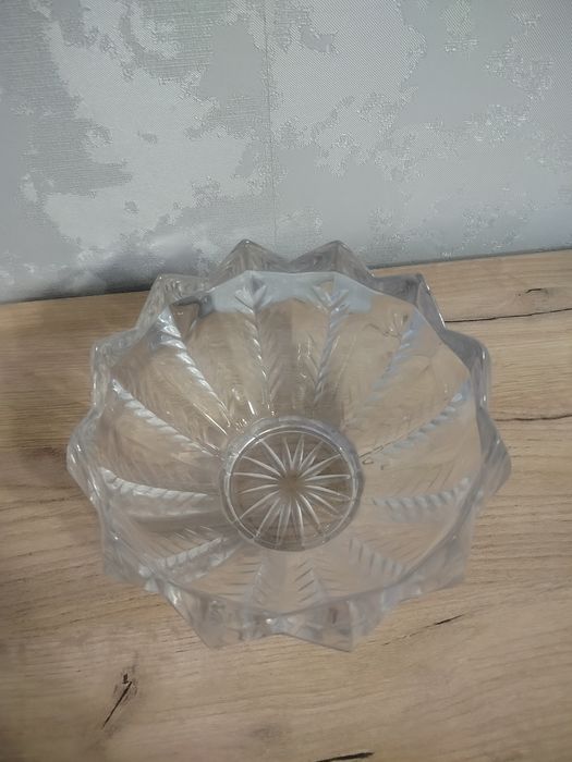 Продам посуду (салатницы, стаканы)