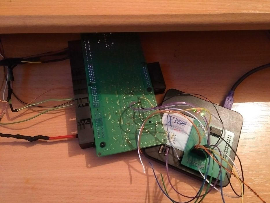 Reparatii Resoftari FRM Bmw Modul lumini X1 X5 X6 E90 E91 E84 E87 E70