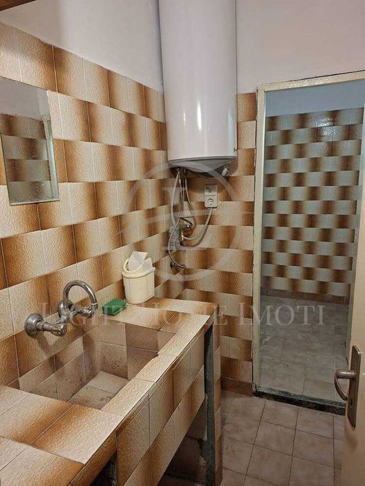 Продава се Тристаен апартамент в Пловдив, Кючук Париж - 86 кв.м за 817 €/кв.м - Снимка #4