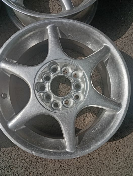 Диски R 14 универсальные.