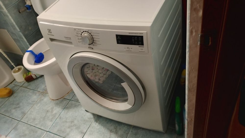 Mașina de spălat cu uscător Eloctrolux