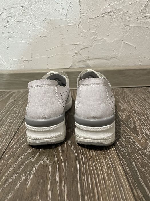 Естествена кожа обувки Тенденз