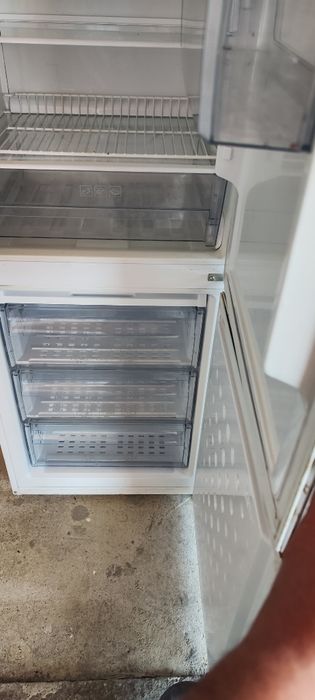 Vând combina frigorifica Beko