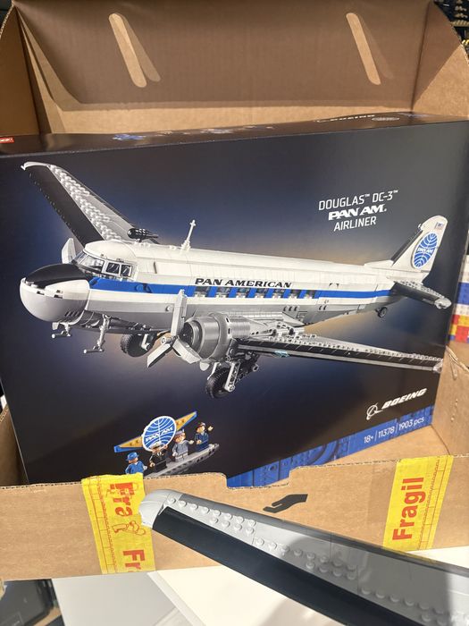 LEGO icons 11378 - Avionul de linie Douglas DC-3 PAN AM