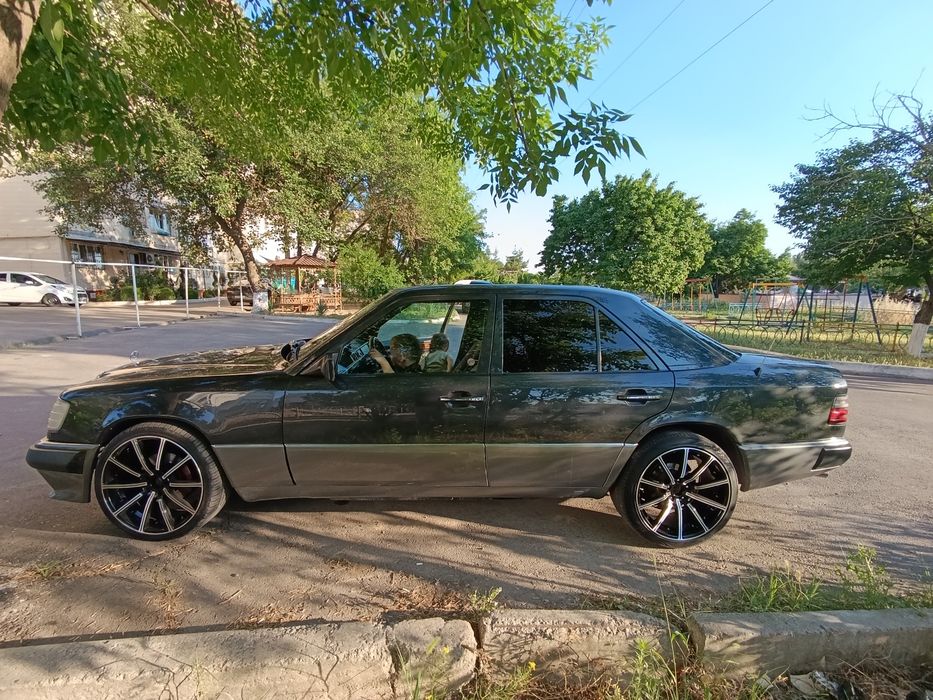 Srochni Mersedes W124 sotiladi