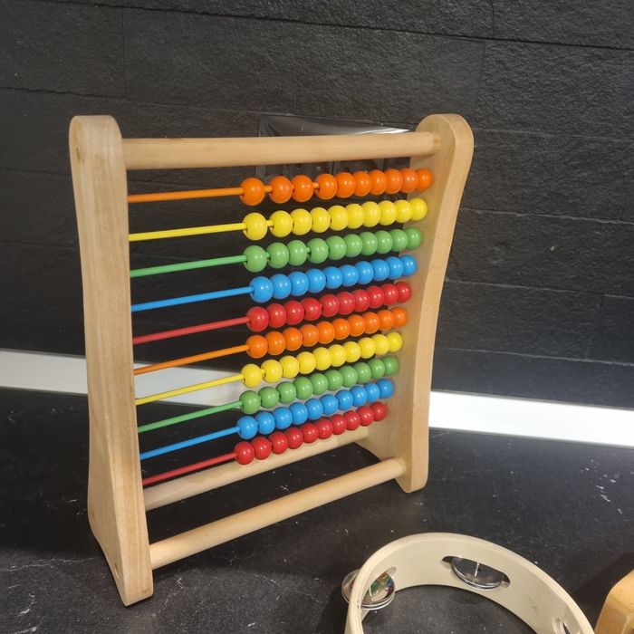 Instrumente muzicale și abac din lemn