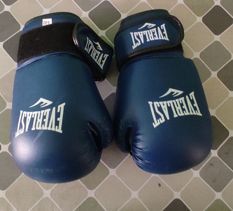 Продам боксёрскую грушу и перчатки