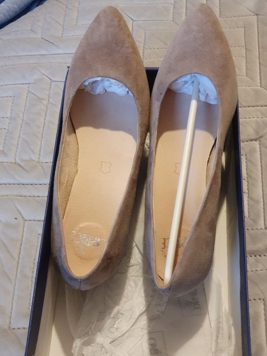 Pantofi din piele intoarsa nude