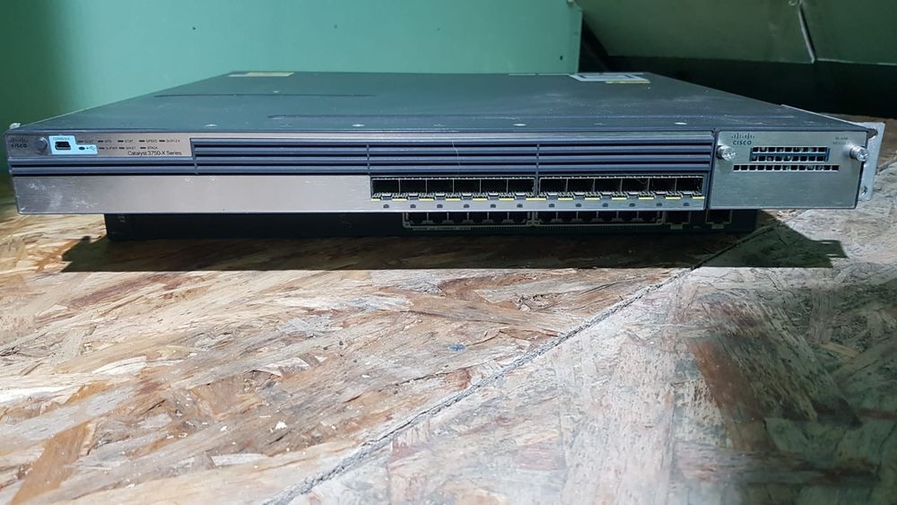 Продаются 1 Cisco catalyst 3750x ..2 Cisco ws c 2960s 24pd-l v04