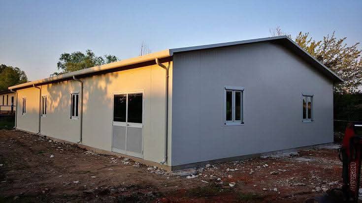 Vindem casute din structura metalica