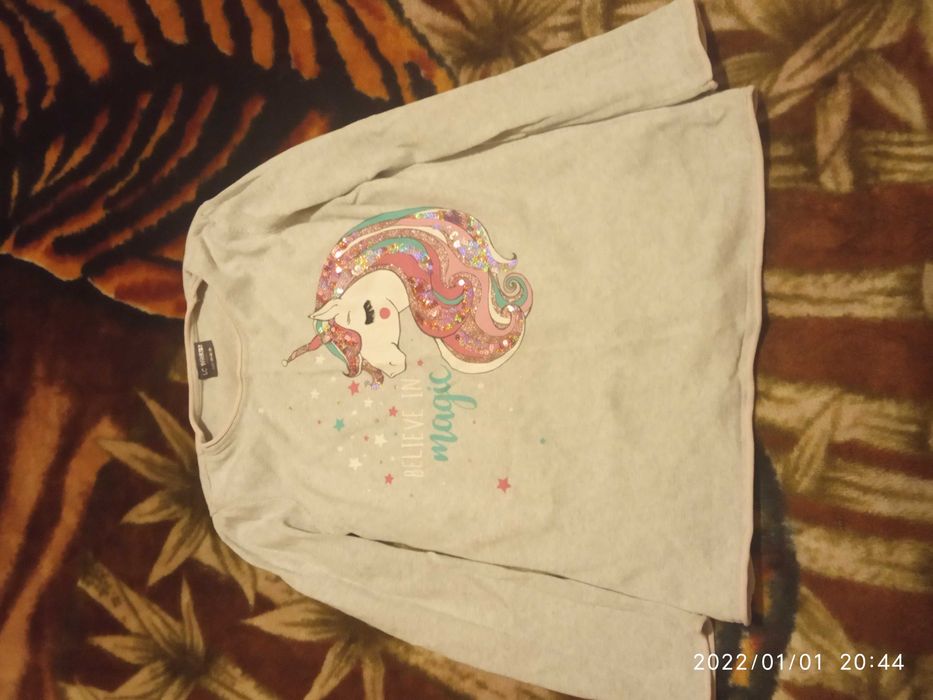 Пуловер с еднорог