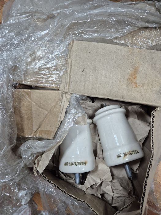 Продам изоляторы