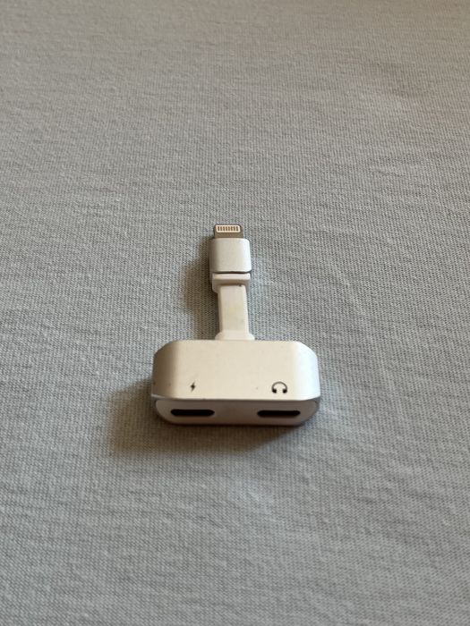 Adaptor lightning-jack -incarcare
