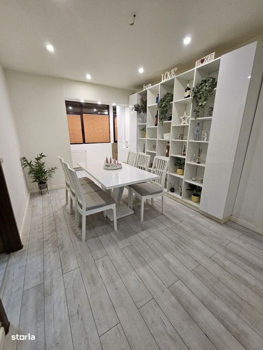Apartament 3 camere decomandate, 141 mp utili, Rovine, zona Bacriz