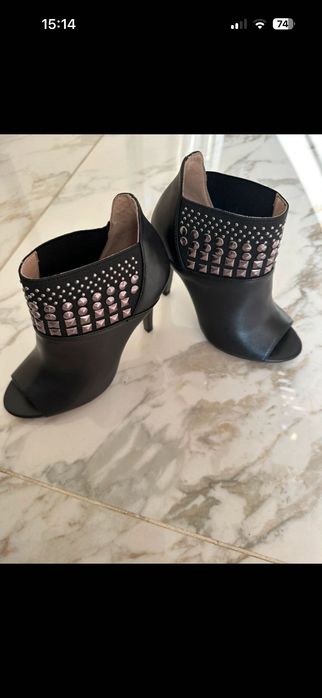 Vând sandale Liu Jo noi,mărimea 35