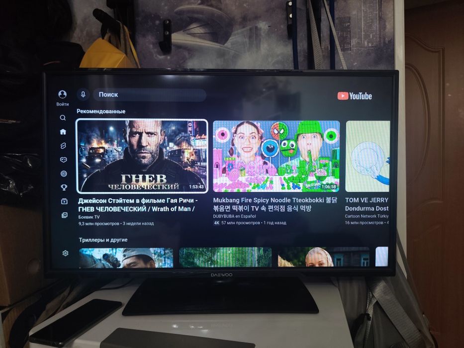 Продам тв смарт с пультом