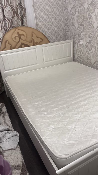 Продам двухспальнюю кровать 160*200