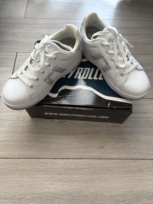 Breezy Rollers Kicks White/Silver Adidasi role