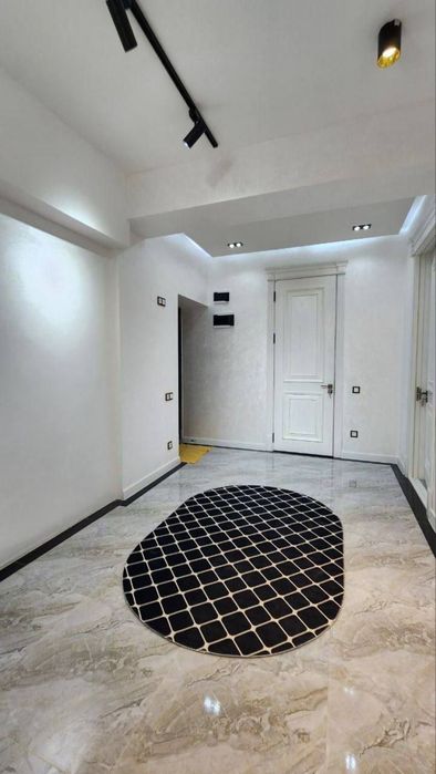 Продается 3 ком. Квартира в полуподвале в Мархабо площадью 78 кв.м.