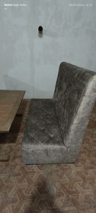 Kafe va restoranlar uchun mebel