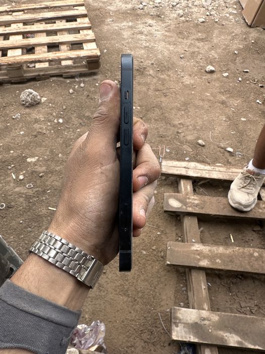 Айфон 13 в хорошом состояние