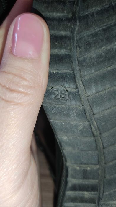 Продам зимние ботинки( обувь) на девочку. 28 размер