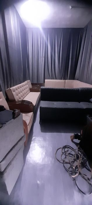 Divan kireslo va oshhona ugoloklarimiz sotiladi