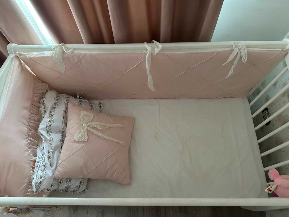 Pătuț bebe din lemn alb 125x70 cm, legănare, laterală mobilă + accesorii