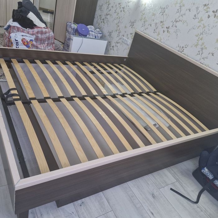 Продам двухспальную кровать