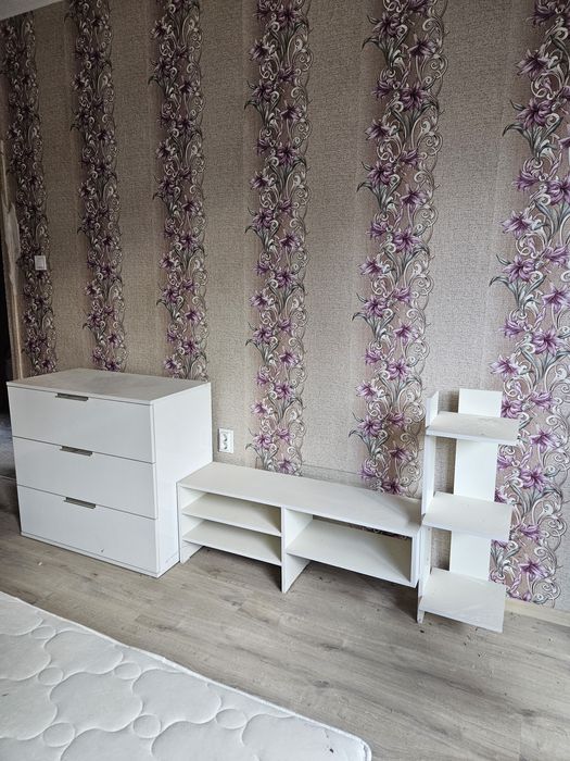 Продавам обзавеждане за спалня .