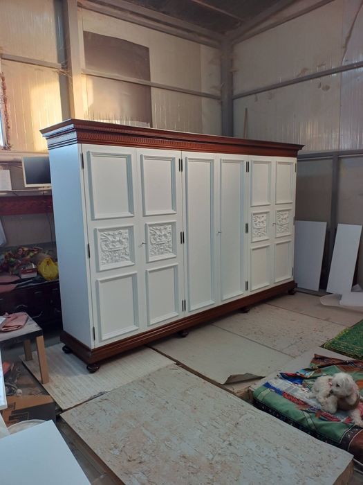 Vand urgent dulap lemn masiv!