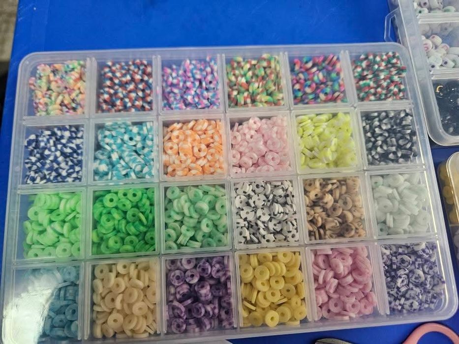 Set pentru a crea bratarii si lănțișoare.