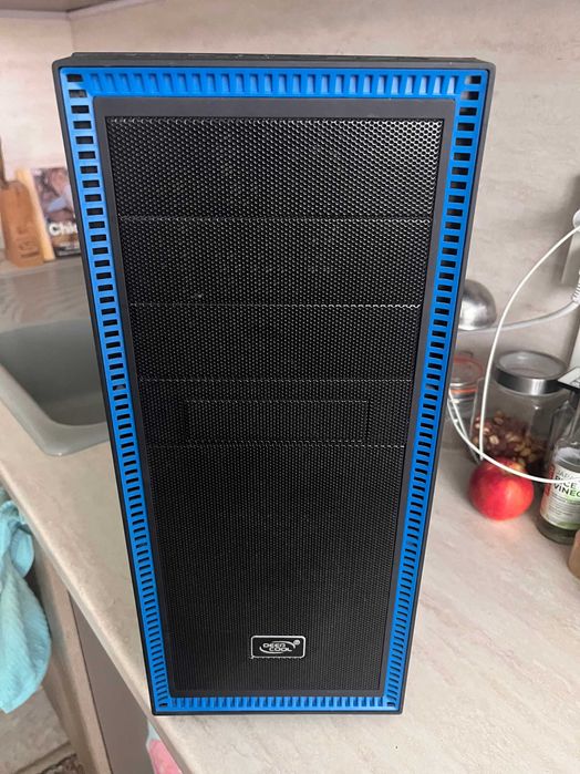 Кутия DeepCool Mid Tower + захранване 735W